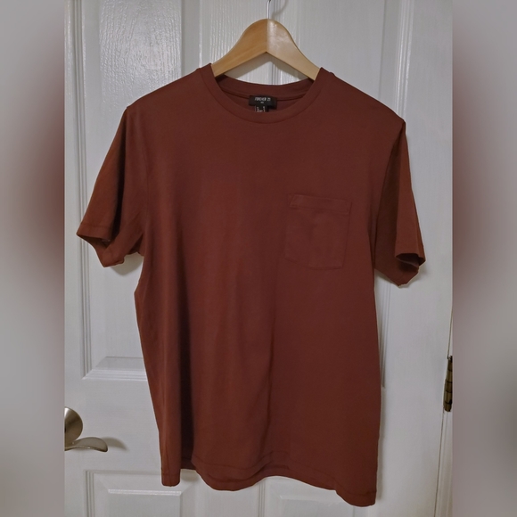 2/$15 😻 Brick red tee w/ pocket - Picture 3 of 4